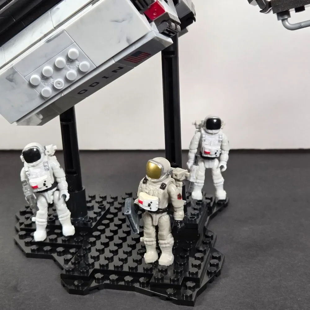 Mega Bloks Call of Duty Odin Space Station Strike 06863 READ DESCRIPTION